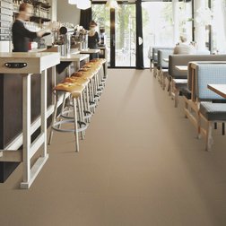 Forbo Tessera Layout 2110 fudge v restauraci.jpg