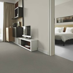 Forbo Tessera Layout 2113 nougat v ložnici.jpg
