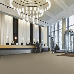 Forbo Tessera Layout 2114 powder v hotelu.jpg