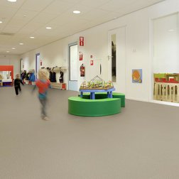 Forbo Tessera Layout 2114 powder ve školce.jpg