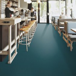 Forbo Tessera Layout 2117 surf v restauraci.jpg