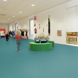 Forbo Tessera Layout 2121 bubble ve školce.jpg