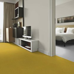 Forbo Tessera Layout 2128 custard v ložnici.jpg