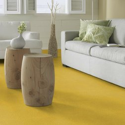 Forbo Tessera Layout 2128 custard v obývacím pokoji.jpg